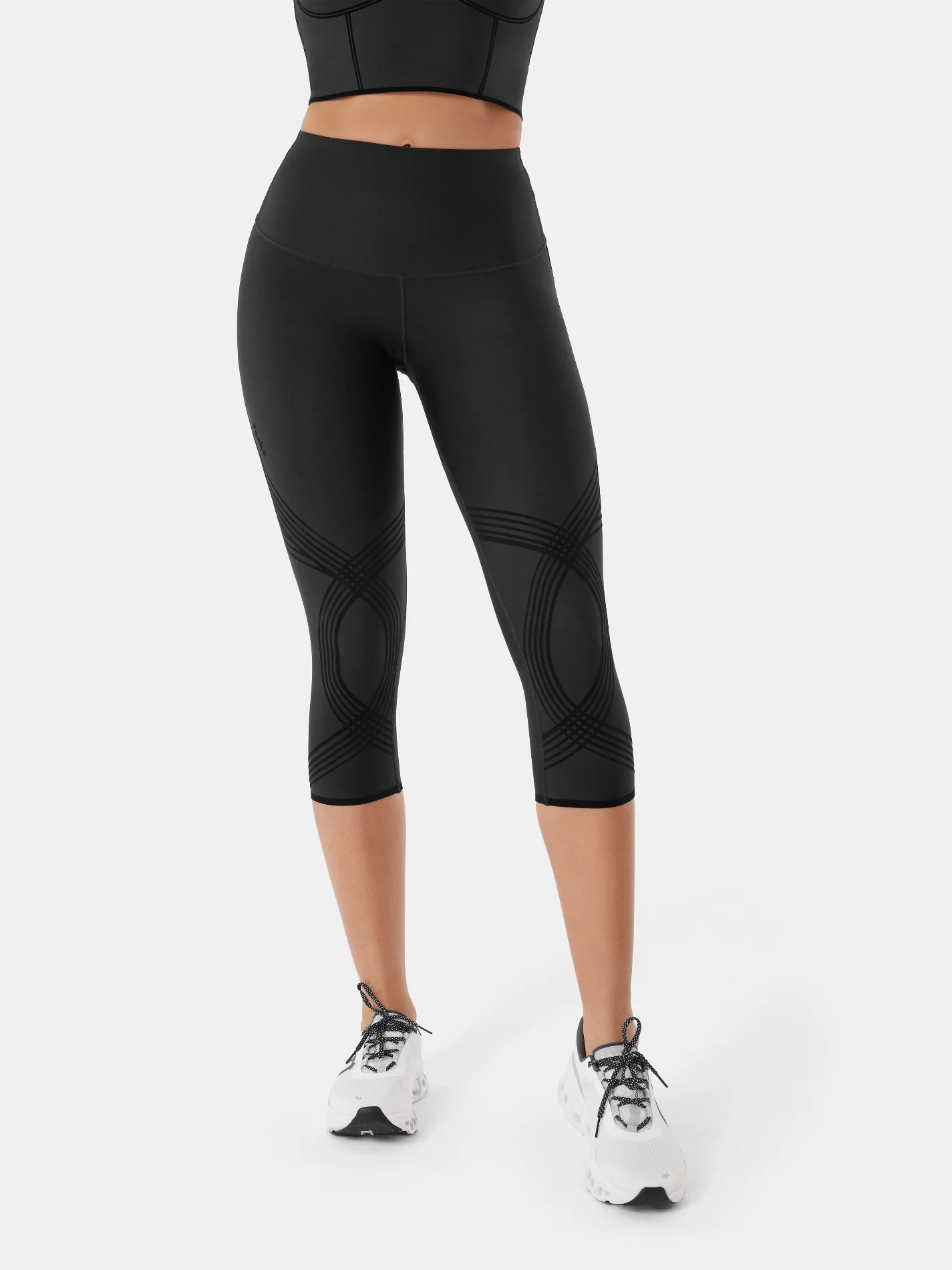 Body Sculpt Capri Leggings (Reversible Wear) - Image 13